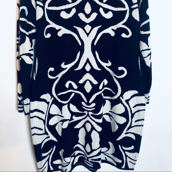 PLUS SIZE Sweaterdress Blue and White Damask Print - Picture 7 of 8